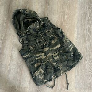 Fashiononics Camo Vest Size L
